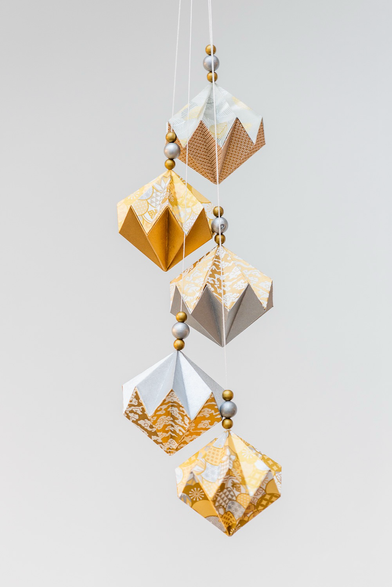 Parure de 5 diamants en origami or et argent avec des perles