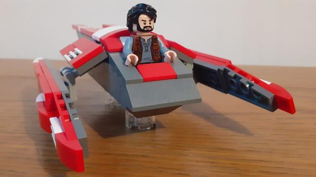A custom-built La Sirena Microfighter I built during S1 of Star Trek: Picard (featuring Cristóbal Rios minifigure)