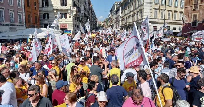 Un'immagine del corteo dello scorso 5 aprile a Roma.
