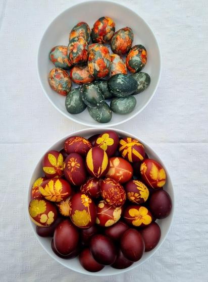 My Easter eggs dyed with red onion skins, red cabbage and ornated with random plants.