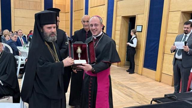 Pope Francis hopes for closer ties with Orthodox Church of Albania