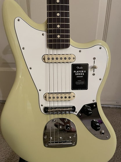 A close up of Hope’s body. A three way switch controls the pick ups instead of a rhythm circuit. It is located near the neck pick up. There is a black tone knob and volume knob. Beautiful chrome finishes the bridge. The pick ups are vintage white.