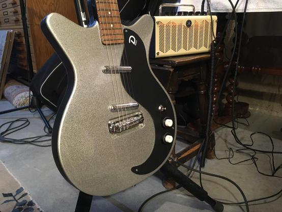 Silver metal flake Danelectro 59M NOS electric guitar on stand