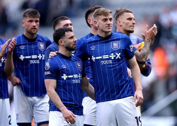Door open for Manchester United to sign £30m striker as release clause now active, Jason Wilcox could be key