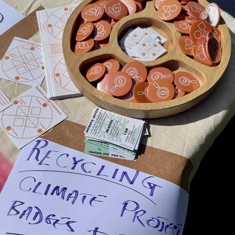 Orange badges and cards on systemic change and roles of changemakers