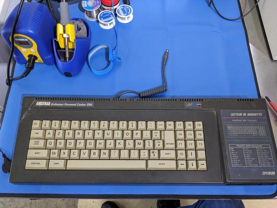An Amstrad CPC 6128, French variant.