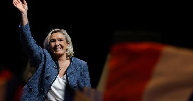 à Narbonne, Marine Le Pen réaffirme sa stature présidentielle