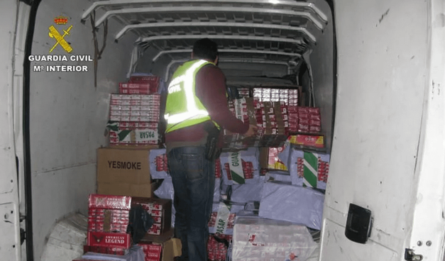 A smuggling macroxarx of Andorran tobacco falls and find more than 56,000 euros in material