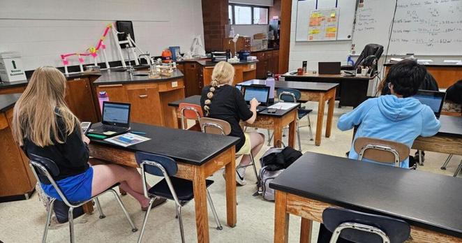 Benton Community Boosts Science Learning with STEM Grant |