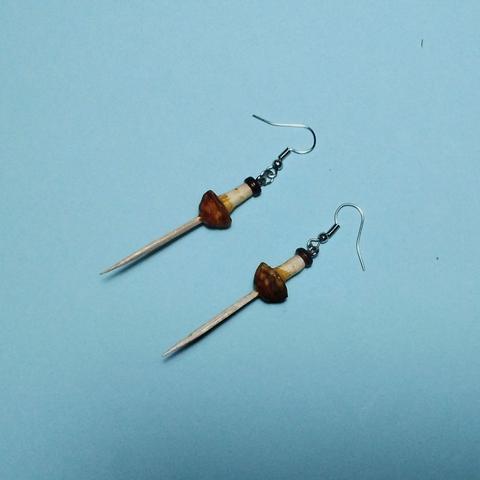 Deux boucles d'oreille champignon - dague