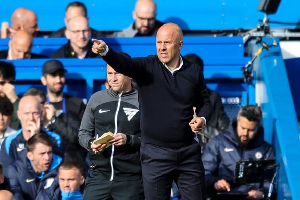 Celtic hero receives a guard of honour as Arne Slot talks about 'respect' following Rangers' refusal