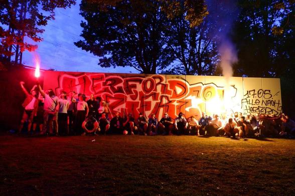 17/05/25, Bielefeld 🇩🇪

Antifa mob against a nazi demonstration in Herford on the 17th of May.

#BielefeldAntifa
#Antifa #Squad