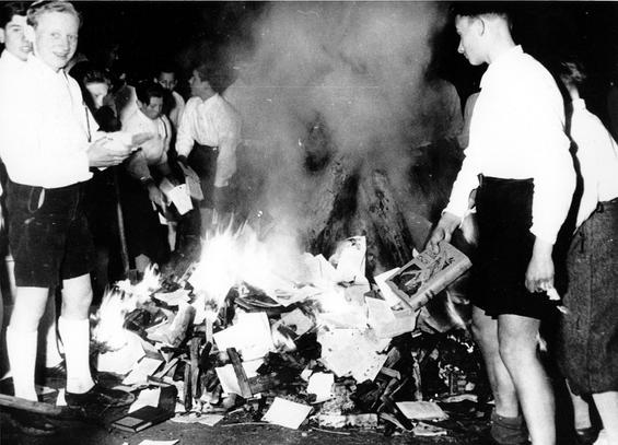 Hitlet youth burning books in 1933