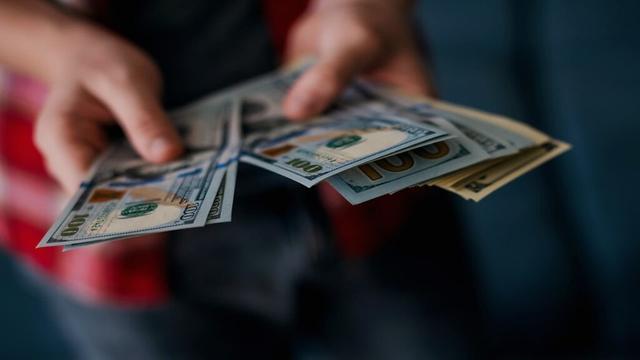 4 'get rich' habits self-made millionaires have that 93% of Americans don't
