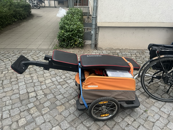 Hantelbank auf Lastenanhänger