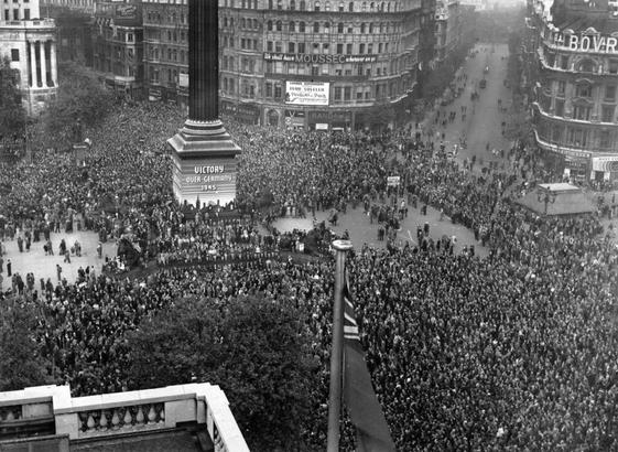 How did London celebrate VE Day and the end of the Second World War in 1945?