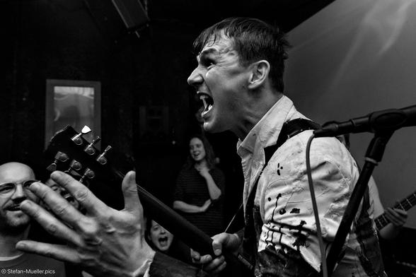 Gewalt: Patrick Wagner performing live at the record release party in the 8mm bar, Berlin, 05.11.2019