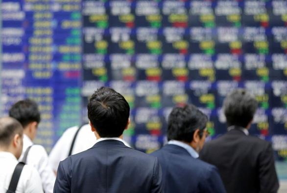 Japan March real wages dip, consumer spending up