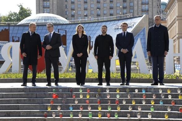 Donald+Tusk,+Keir+Starmer,+Olena+Zelenska,+Volodymyr+Zelensky,+Emmanuel+Macron+et+Friedrich+Merz+place+de+l'Indépendance+(Maïdan)+à+Kyiv+en+Ukraine+le+10+mai+2025.+©+Photo+Ludovic+MARIN+/+AFP