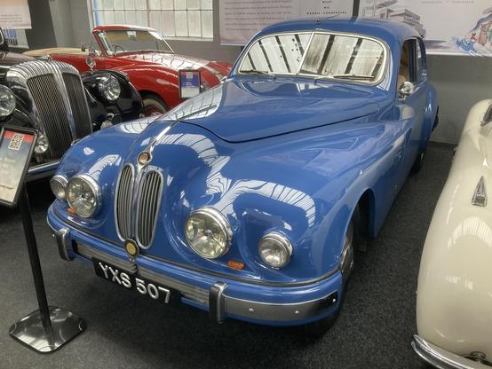 Lapis blue Bristol 401, frontal view