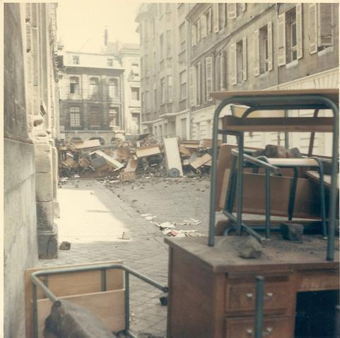 Barricades in Bordeaux in May 1968. By Tangopaso - Self-photographed, Public Domain, https://commons.wikimedia.org/w/index.php?curid=59035514