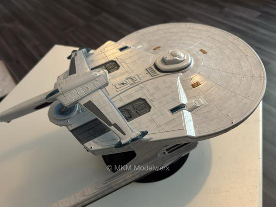 The model looking shiny.