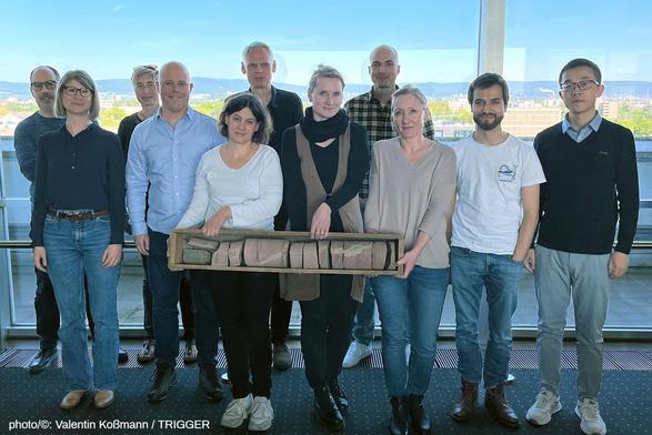 Kick-off meeting of the TRIGGER project on the Gutenberg campus: (fltr) Dr. Hagen Deckert (igem), Professor Miriam Christina Reiss (JGU), Professor Virginia Toy (JGU), Professor Boris Kaus (JGU), Dr. Eva Wellmann (MaP), Professor Jörg Renner (RUB), Manuela Richter (Project Management Jülich), Dr. Stephen Michalchuk (JGU), Dr. Joyce Schmatz (MaP), Dr. Hugo Dominguez Carranza (JGU), and Dr. Min Zhang (RUB) (photo/©: Valentin Koßmann / TRIGGER)