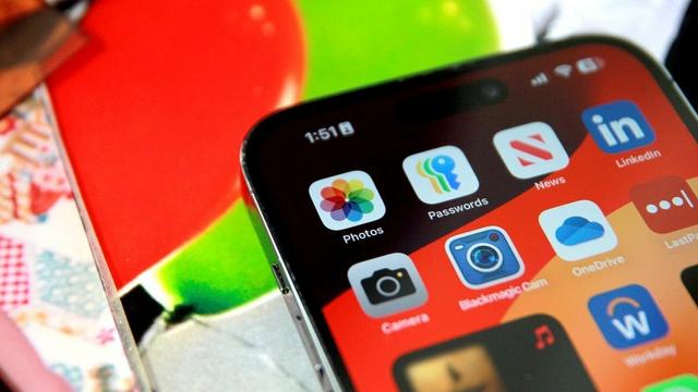 iOS 18.5: Revolutionizing Connectivity with Carrier-Based Satellite Support