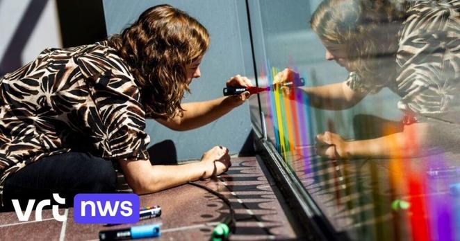 'Day against LGB and transgender phobia' takes a whole week in Genk: town hall, library and shop windows in Regenboog colors