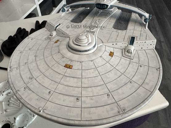 Top of the saucer with the black wash applied to the gridlines.