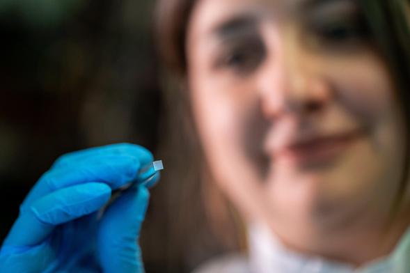 Viviana Villafañe holds a tiny diamond chip containing artificial defects called color centers. These sites can emit single photons or have their quantum spin manipulated, making them powerful tools in the quest for a secure and fast quantum internet.