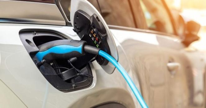 Neue Partnerschaft: DKV Mobility erweitert Ladeinfrastruktur in Großbritannien mit Fuuse