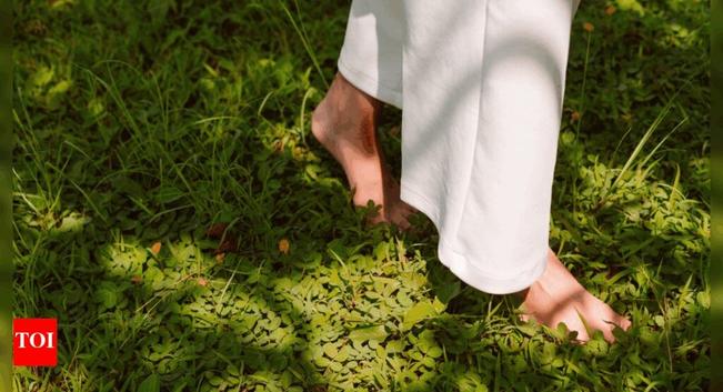 Walking Benefits: Walking barefoot on grass for 10 minutes: 5 benefits doctors are now talking about |