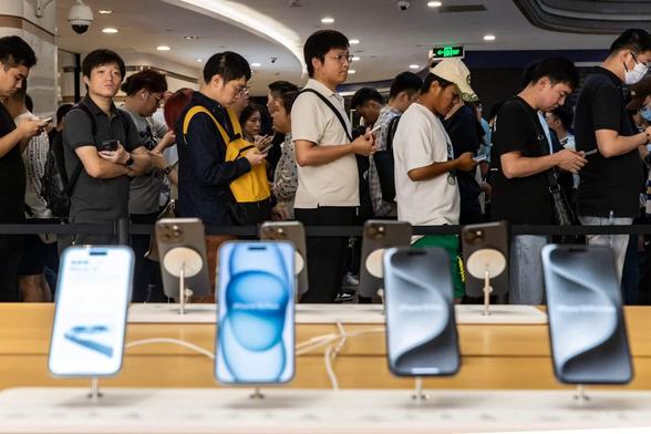 White House & lawmakers are scrutinizing Apple’s plan to use #AlibabaAI on #iPhones in #China, raising concerns over data sharing, #censorship, and national security. The partnership could reshape the global #AI landscape. #Apple #TechNews #DataPrivacy #USChina