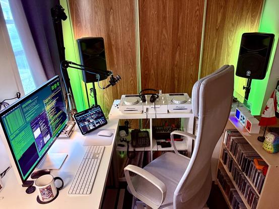 photo of my dj/miscellaneous geekery workstation