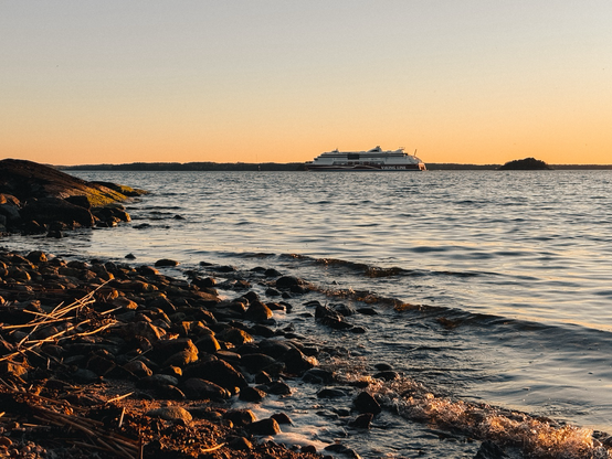 Schiff am Horizont