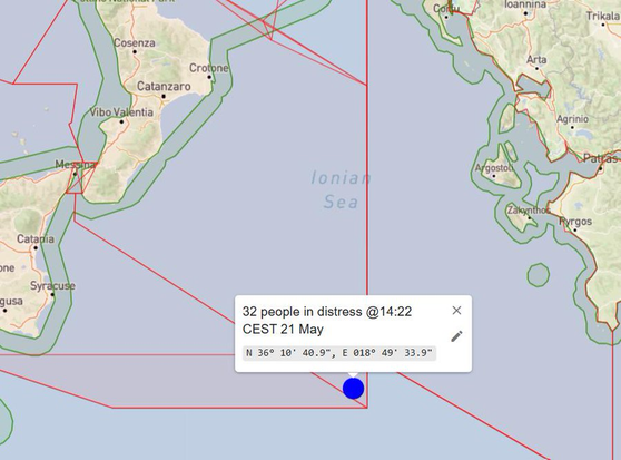 Eine Karte zeigt die Position von "32 people in distress @ 14:22 CEST 21 May" zwischen Sizilien / Malta und der Peleponnes am Eingang zum Ionischen Meer bei:
N 36° 10' 40.9" , E 018° 49' 33.9".