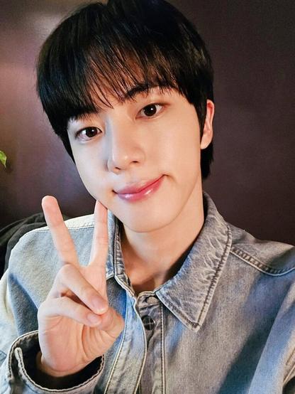 [BTS Official Twitter] Today's Jin @ 'Hi-Seokjin’ in New York - 230525
