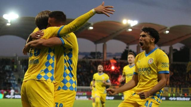 Relegation zur 2. Bundesliga: Braunschweig weist Saarbrücken in die Schranken