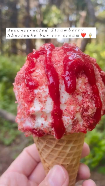 I made Deconstructed Strawberry Shortcake Bar ice cream