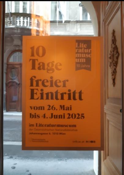 Plakat an einer Glastür. Text: 10 Tage freier Eintritt. Vom 26. Mai bis 4. Juni 2025