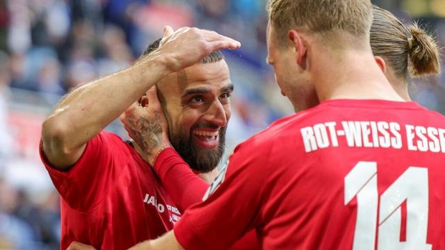 Zuschauer wird reanimiert: Notfall und Fan-Ärger überschatten Rot-Weiss Essens Triumph gegen MSV Duisburg