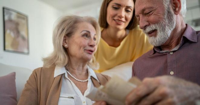 Brits told 'help mum' and 'don't ignore that letter' as pensioners could claim up to £8k | Personal Finance | Finance