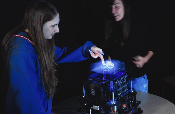“Volumetric Screens”, a research project of the Public University of Navarre
How to interact with 3D graphics as if we were looking at a 3D computer or mobile screen.