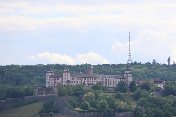 Festung Marienberg über Würzburg und dem Main.
Matzework