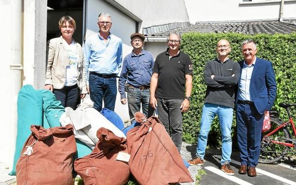 « Cela va nous permettre de charger encore plus de choses » : à Landerneau, des remorques et des tentes à destination de l’Ukraine