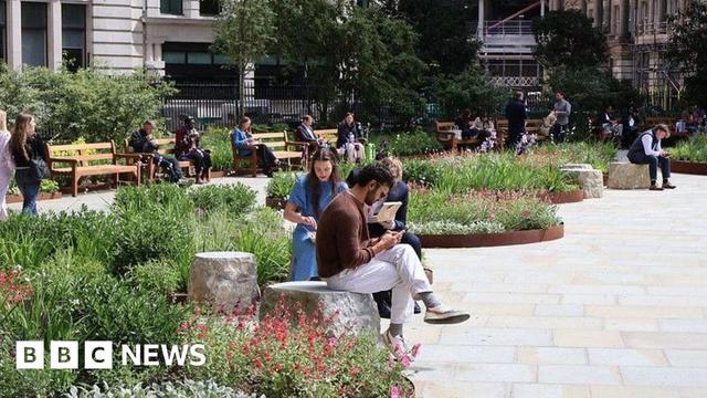London's first public park Finsbury Circus Gardens reopens