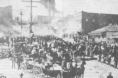 The Cananea Riot of 1906, notice the burning buildings in the background. By A. V. Casasola - http://www.fte-energia.org/E80/e80-0100.jpg, Public Domain, https://commons.wikimedia.org/w/index.php?curid=1471682