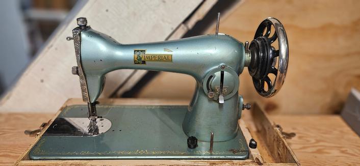 Green Imperial sewing machine