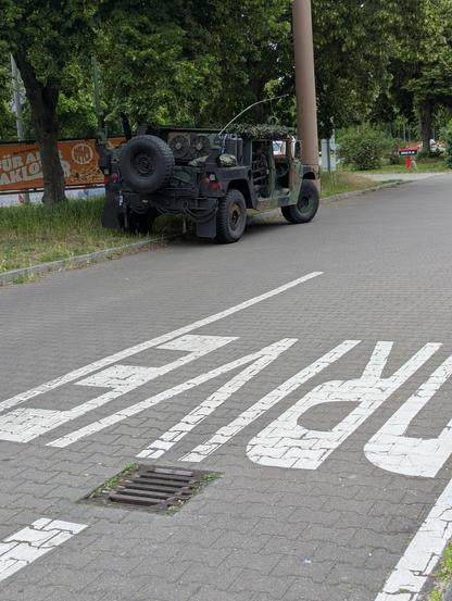 Militärfahrzeug in  Berlin